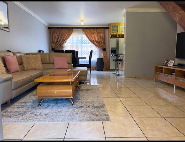 3 BEDROOM TOWNHOUSE FOR SALE IN WILLOWBROOK